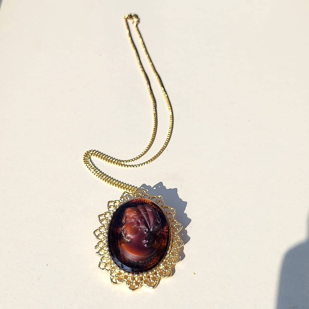 Vintage Glass Cameo Pendant Necklace Brooch Gold Tone Filigree Brown